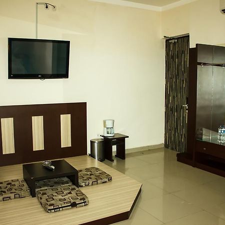 Vindhika Hotel Makassar Kültér fotó