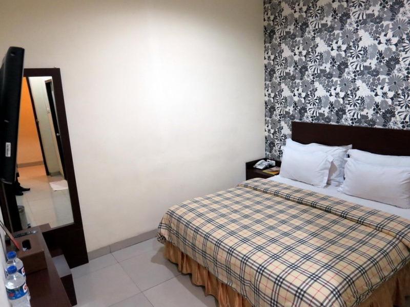 Vindhika Hotel Makassar Szoba fotó