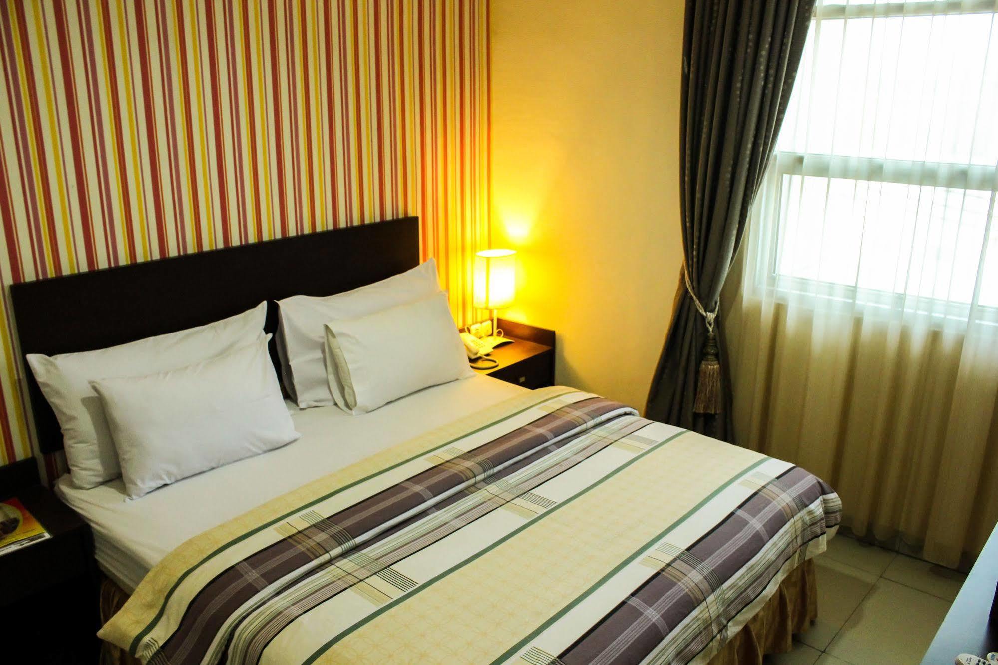 Vindhika Hotel Makassar Kültér fotó